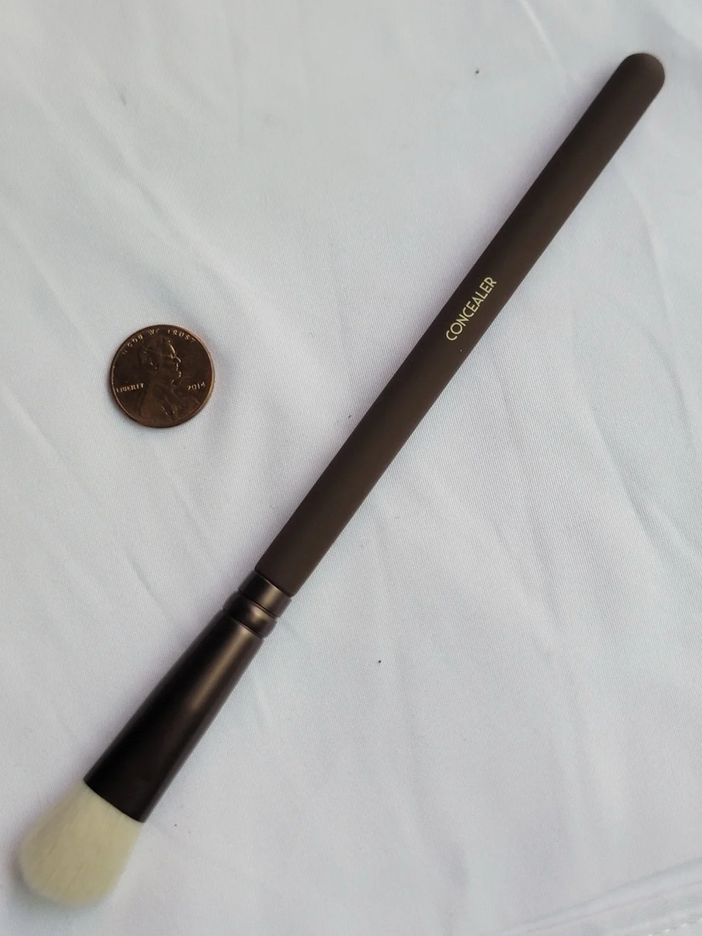 4/25 bundle item. Beauty For Real Concealer Brush